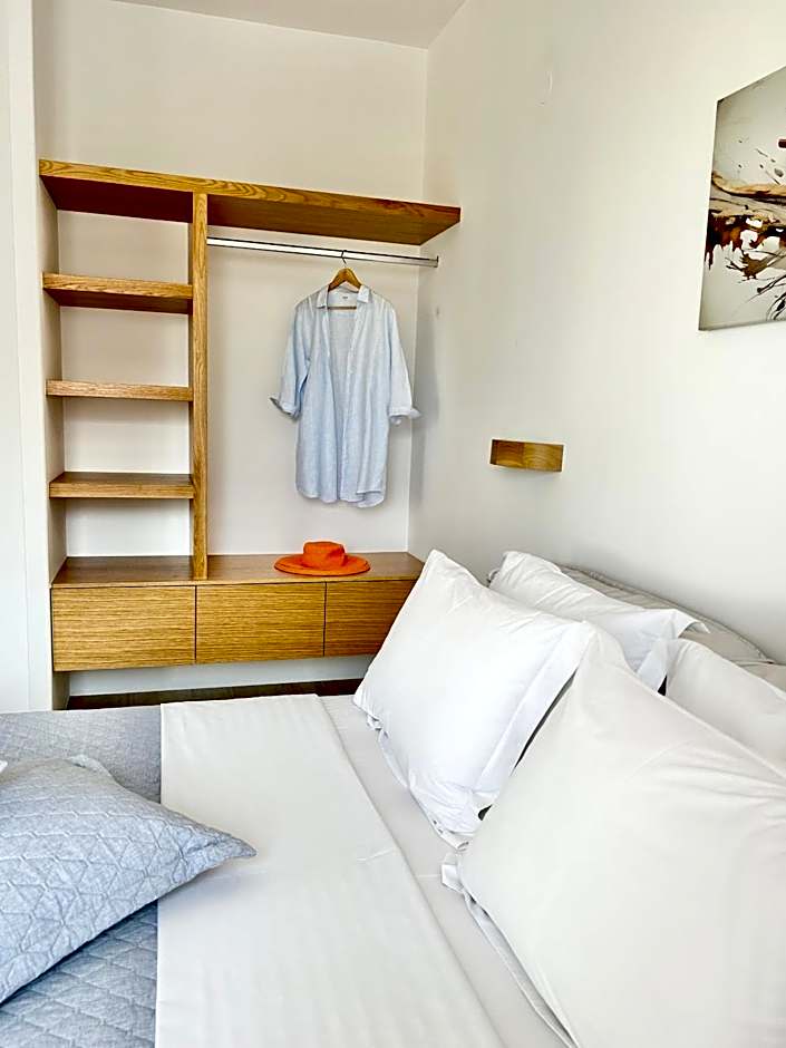 Anita Rooms & Suites Milos