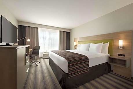 Country Inn & Suites by Radisson, Indianola, IA