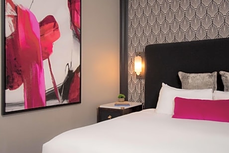 Deluxe Queen Room