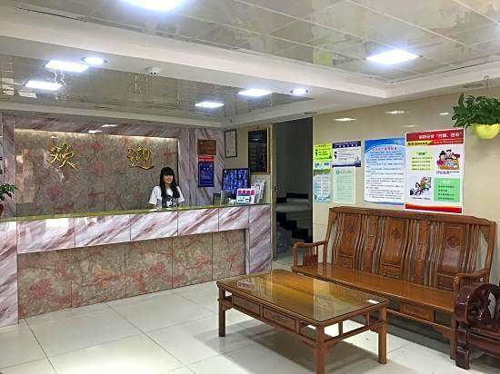 Guangzhou Business Hotel (Shangxiajiu Pedestrian Street Changshou Road Subway Station Branch)