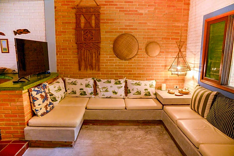 Otima casa c Wi Fi 8 min da praia Barequecaba SP