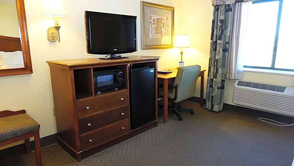 Baymont by Wyndham Arlington At Six Flags Dr