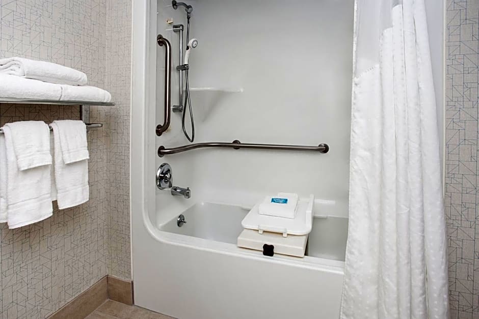 Holiday Inn Express & Suites South Portland By IHG