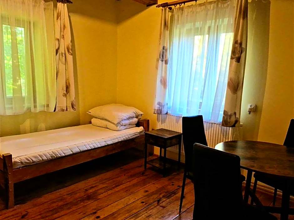 Hostel Domek Ogrodnika przy Muzeum w Przeworsku Zespole Pałacowo - Parkowym