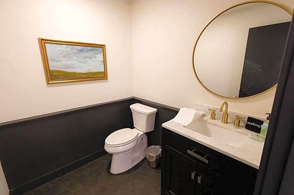 Speakeasy 2 Room Suite (Rm 5)