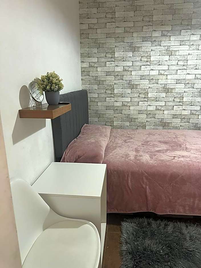 Casa Vázquez , "Como en casa" , hospédate con nosotros y recibirás una atención personalizada, servicio y confort nos distingue.