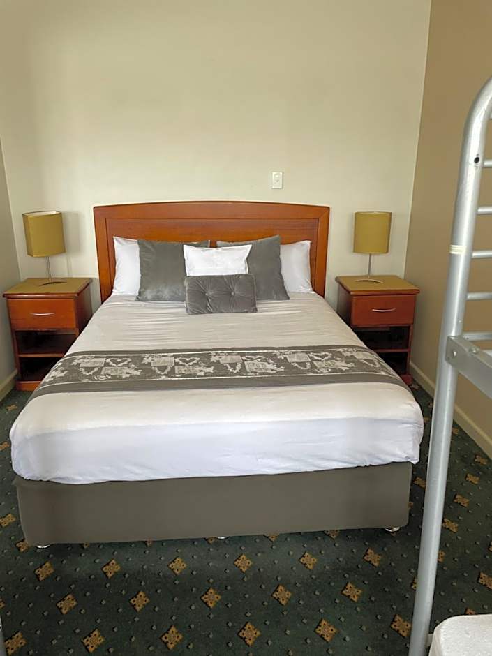 503 On Princes Drive Motel