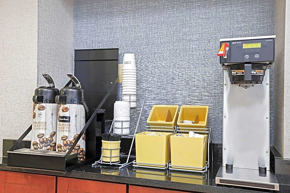 Days Inn by Wyndham Utica