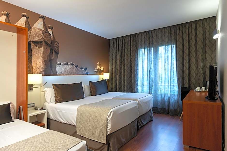 Photo 1 of 5 of Triple Room