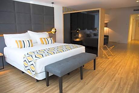 Family Room (2 Adults + 2 Children)