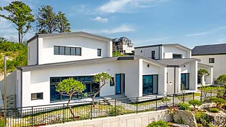 Gosung Shalala Private Pool & Spa Villa