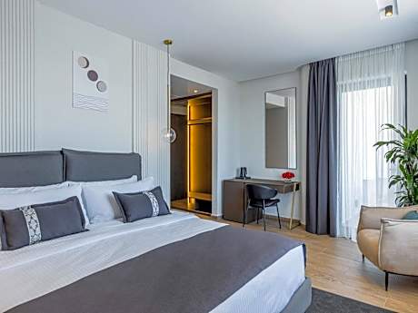 Deluxe Room with Forest View