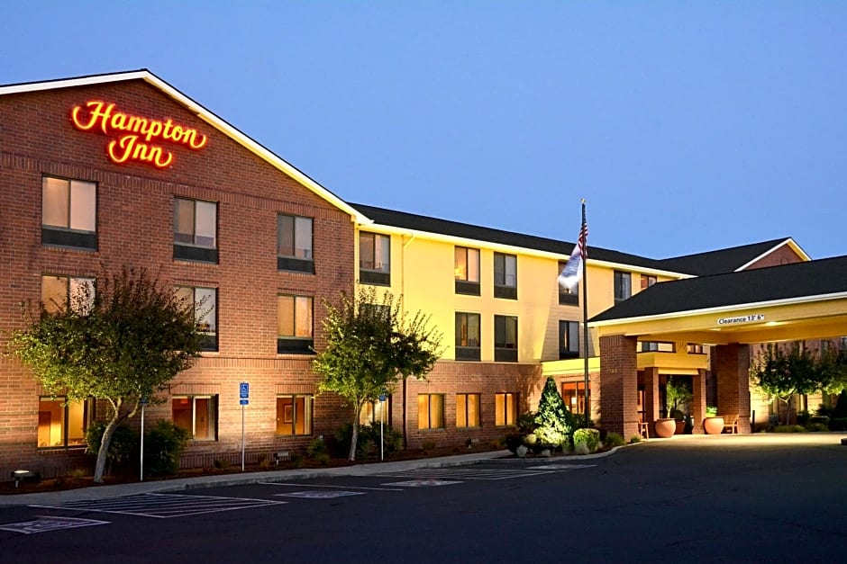 Newly Renovated - Hampton Inn Medford