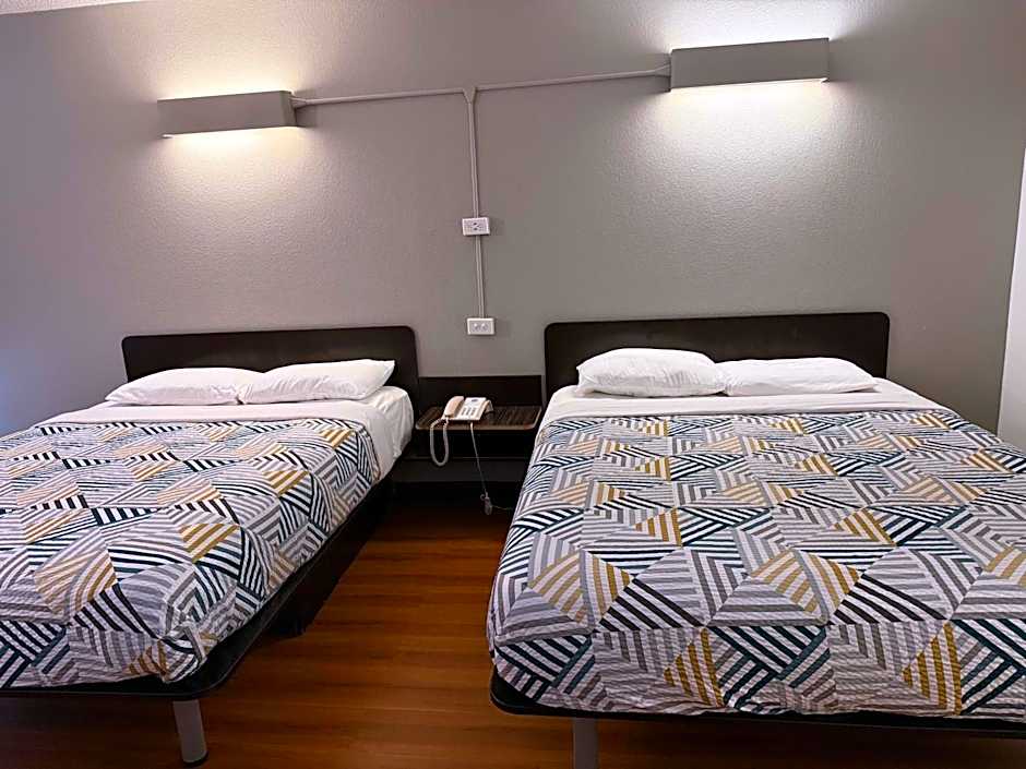 Motel 6 Joliet, IL - I-80