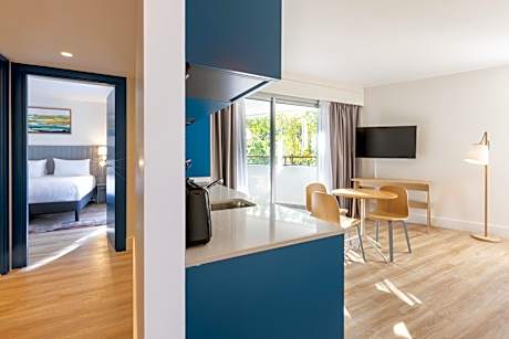 One-Bedroom Queen Suite with Balcony