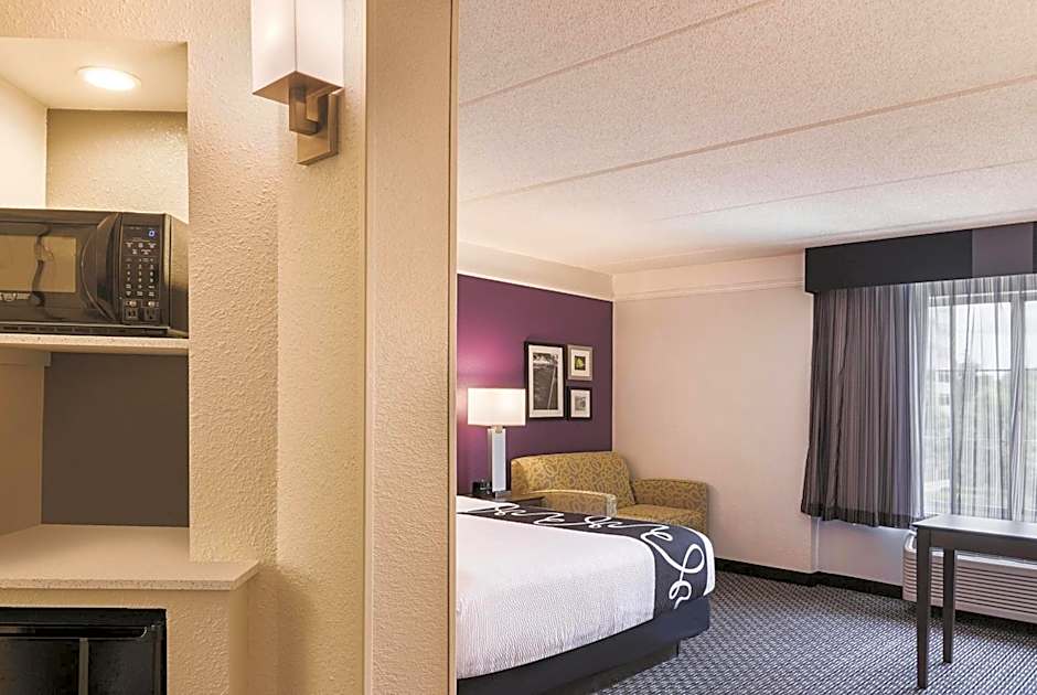 La Quinta Inn & Suites by Wyndham Atlanta Perimeter Medical Center