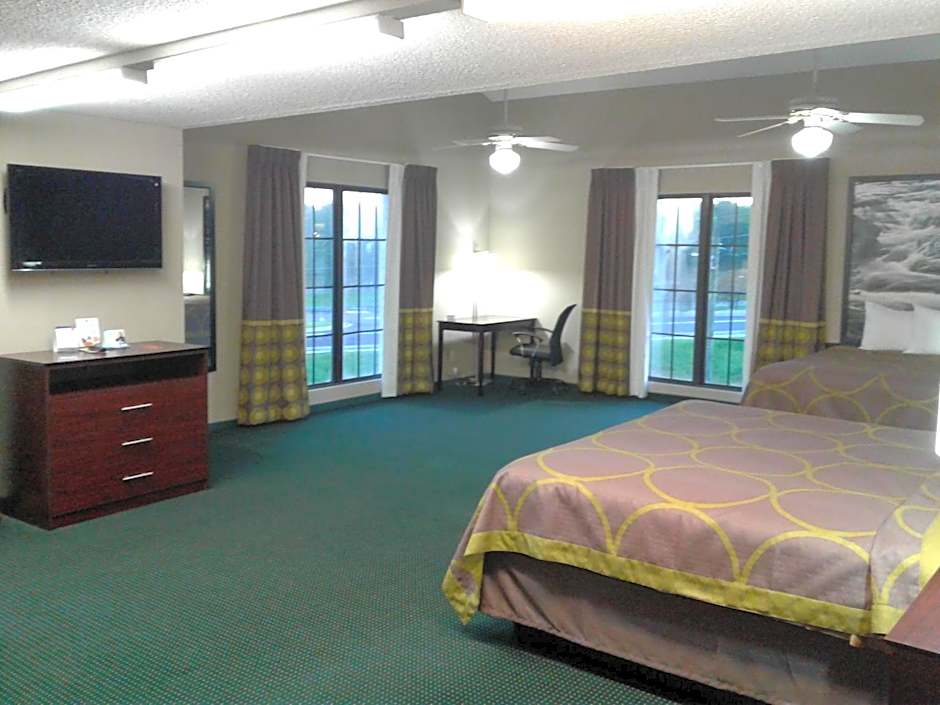 Super 8 by Wyndham Austell/Six Flags