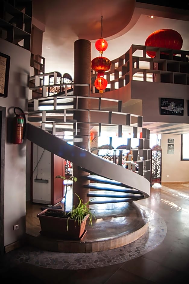 Intouriste Hôtel & Suites