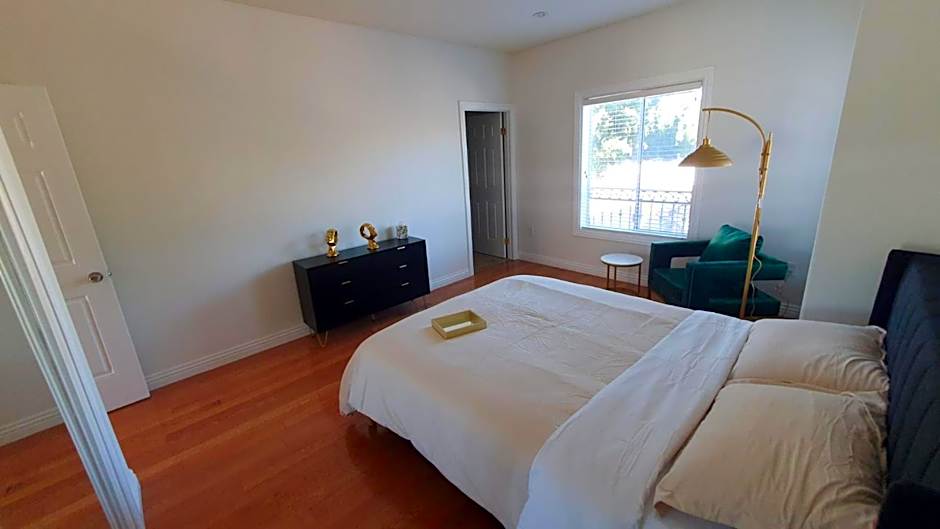 3 Bedroom Hollywood Gem