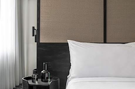 Junior Suite – complimentary drinks during hosted hour and WiFi