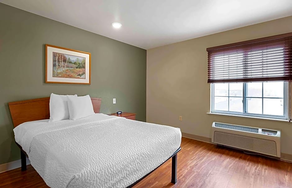 Extended Stay America Select Suites - Wichita - Airport