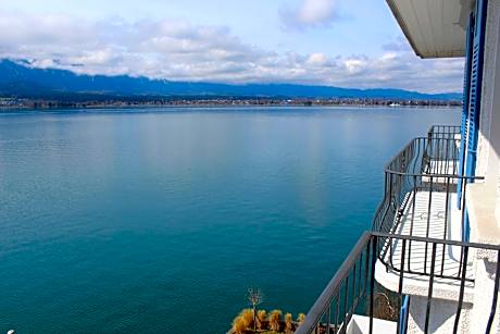 Suite with Lake View