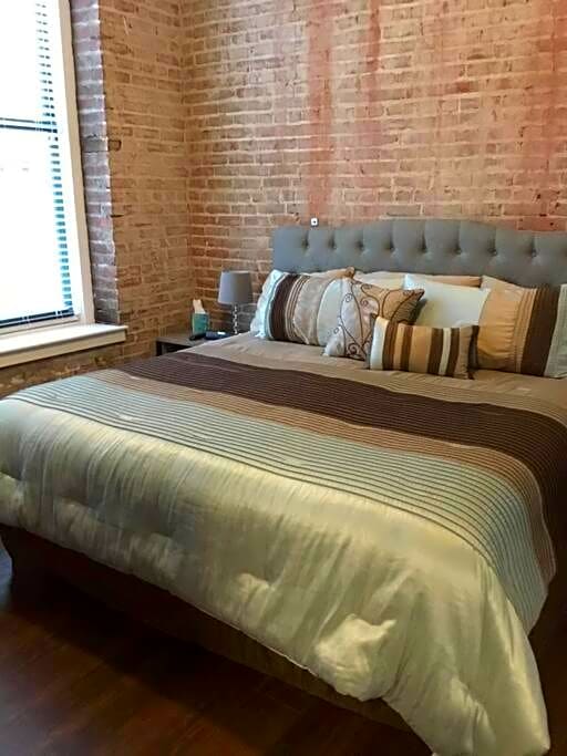 2BR 2BA Loft In Historic Downtown KC