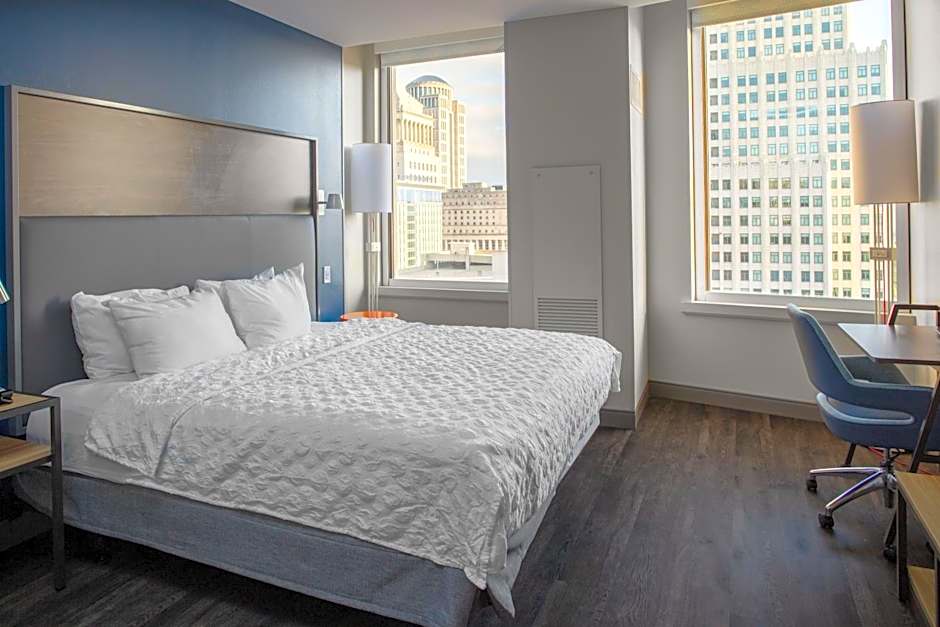 Photo 1 of 4 of 1 King Bed, Hearing/Mobility Accessible, Roll in Shower