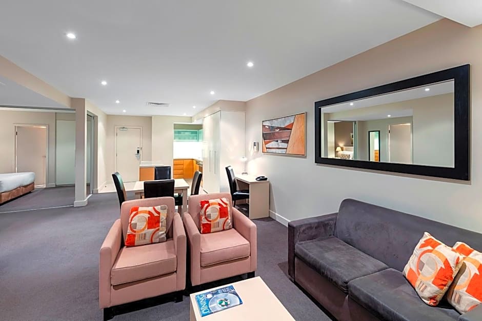 Oaks Glenelg Plaza Pier Suites