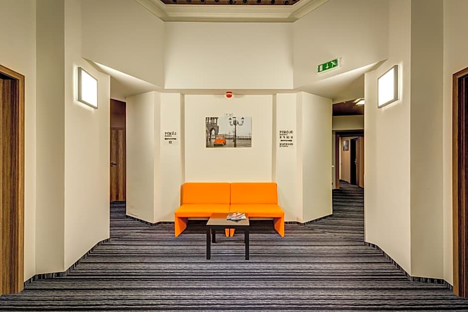 Planet Hostel