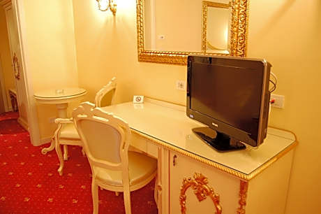 Double Room with Pool View