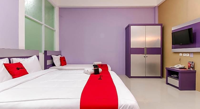 RedDoorz Plus near Stasiun Bekasi