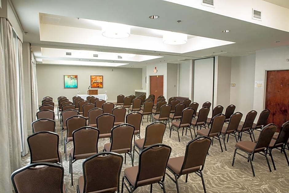 Holiday Inn & Suites Raleigh-Cary (I-40 @Walnut St) By IHG