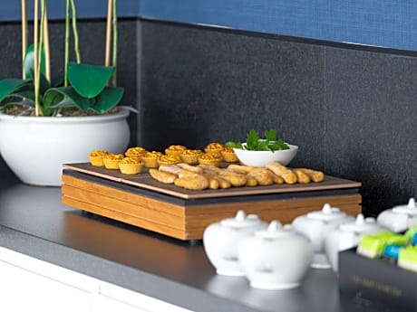 Family Room With 8 Days Parking