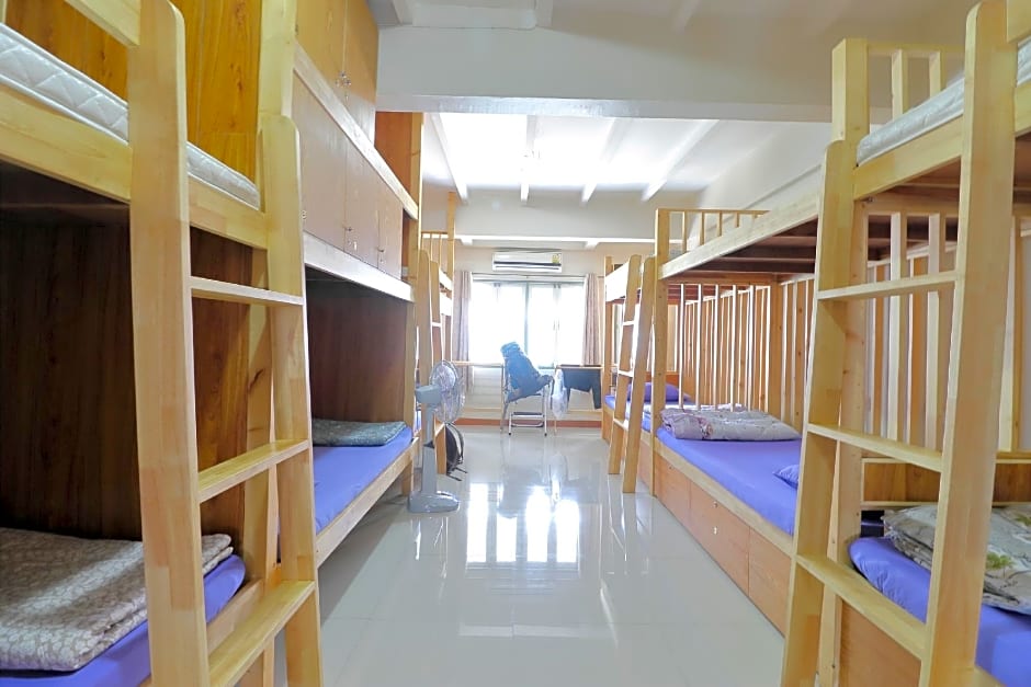 OYO 872 Saen Sabai Hostel