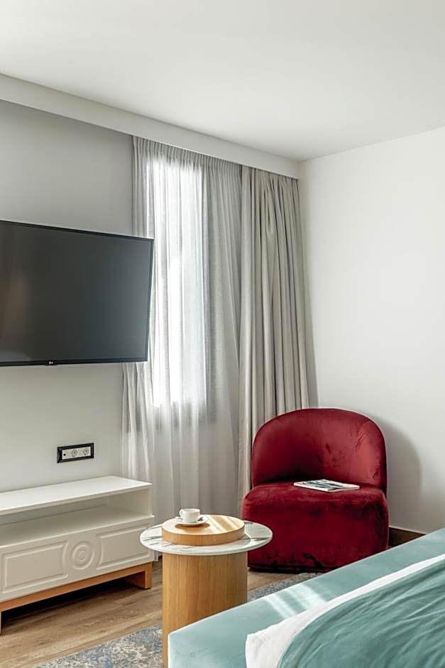 Cresanto Luxury Suites