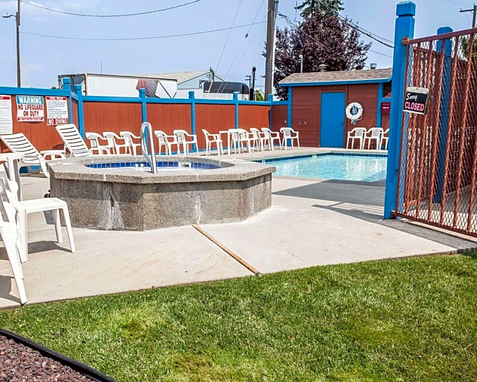 Rodeway Inn & Suites