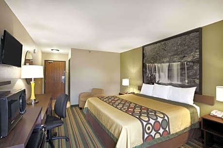 1 King Bed Smoking