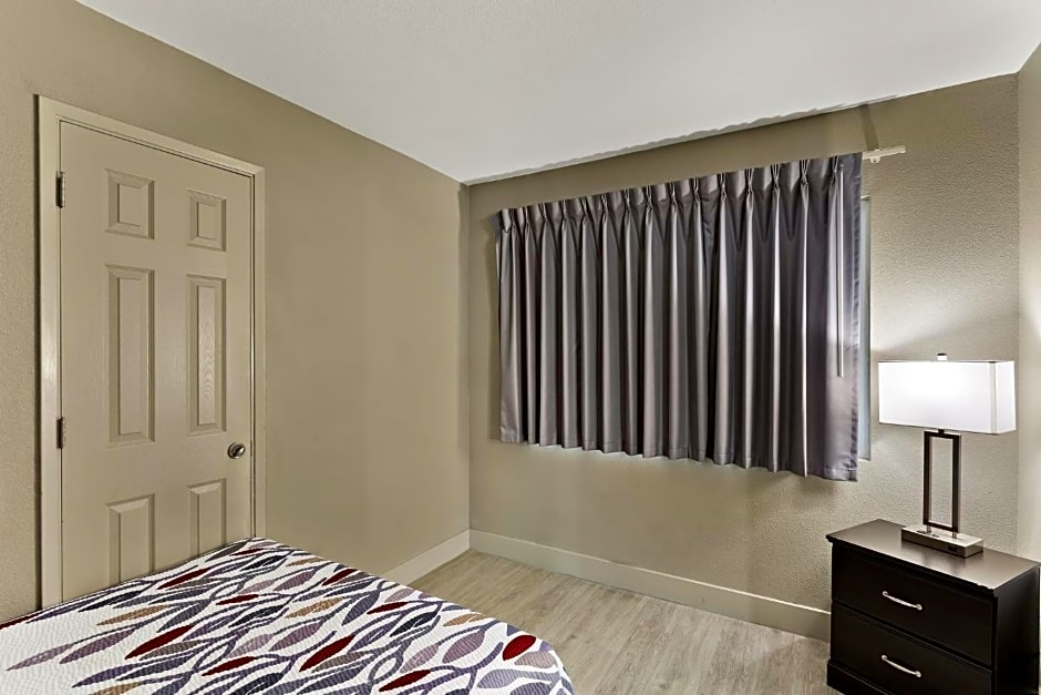 Red Roof Inn Redding