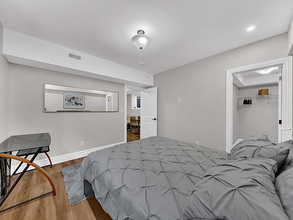 Stylish 2-Bedroom Apartment In Downtown Windsor