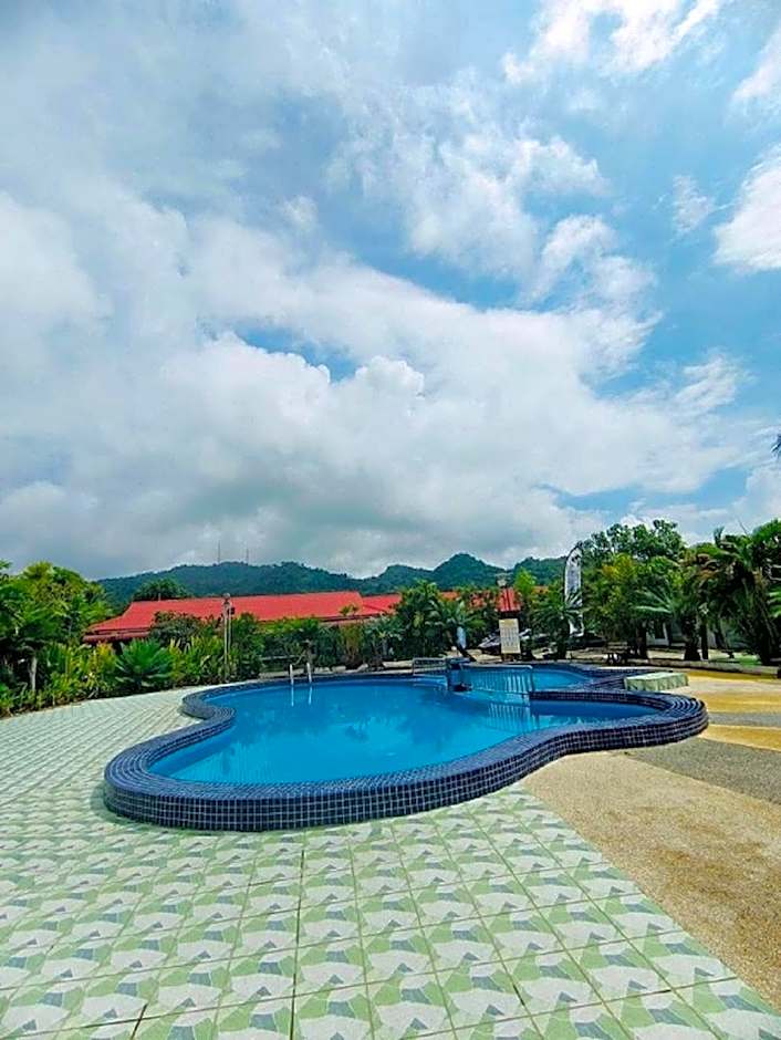 Penarak Bamboo Beach Motel