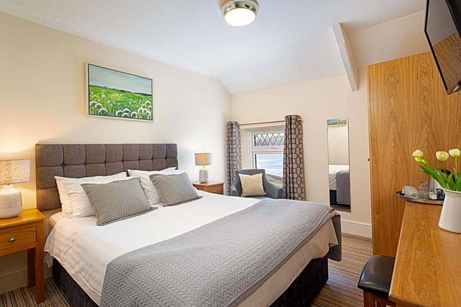 Photo 1 of 2 of 1 Double Bed or 2 Beds, Sea View