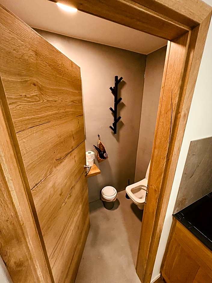 PJ Hotel Cerklje - 5min to Airport - Free Parking