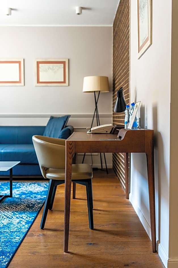 Envoy Hotel