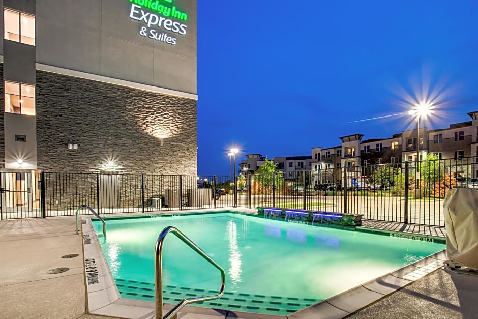 Holiday Inn Express And Suites Denton South