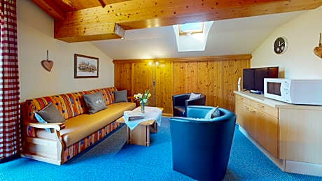 One-Bedroom Apartment with Balcony