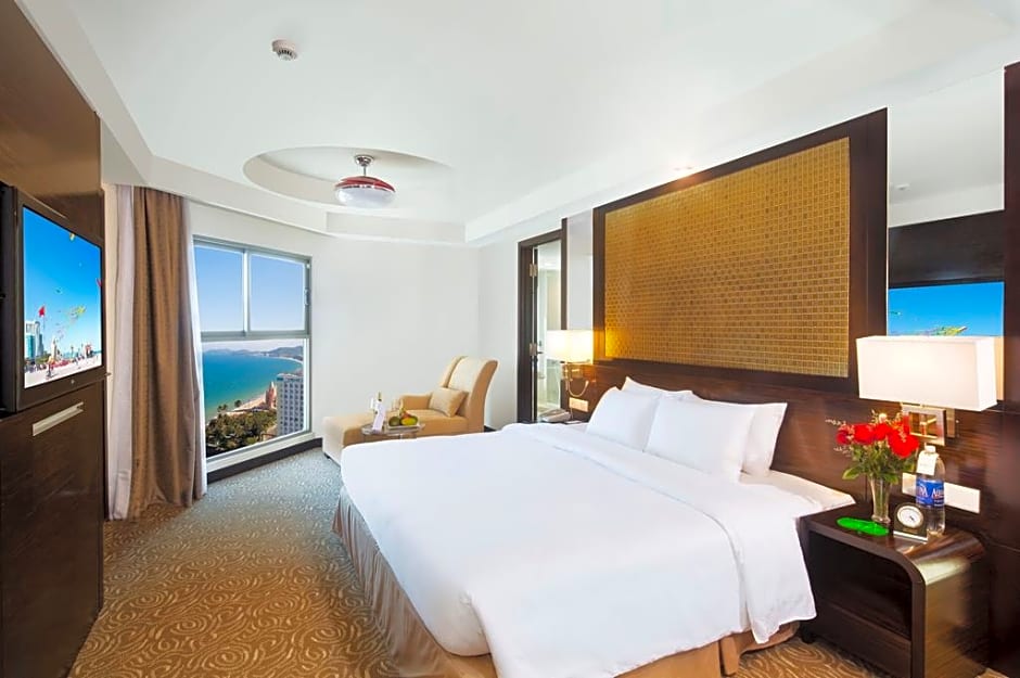 Photo 1 of 1 of Club Suite, Ocean View