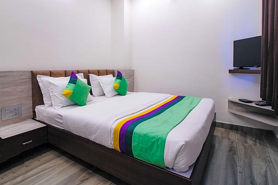 Treebo Paras Raj Near City Palace