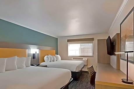 Quadruple Room with Two Queen Beds - Non Smoking/Interior Hall