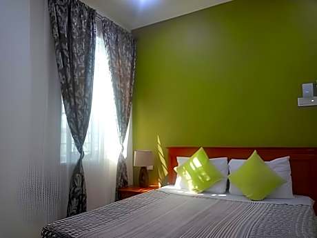 Standard Queen Room